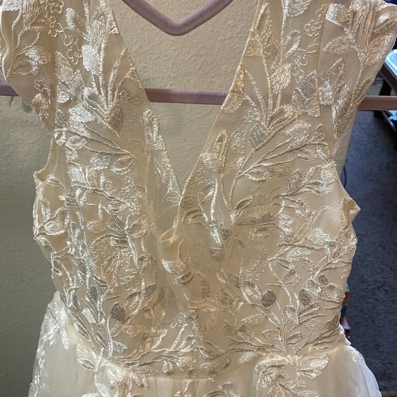 Wedding Dress - Picture 4 of 8